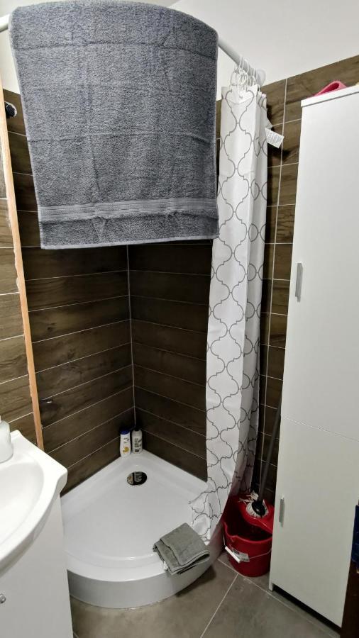 Garsoniera 30Mp Chrysflatty1 - Free Netflix Apartment Арад Екстериор снимка