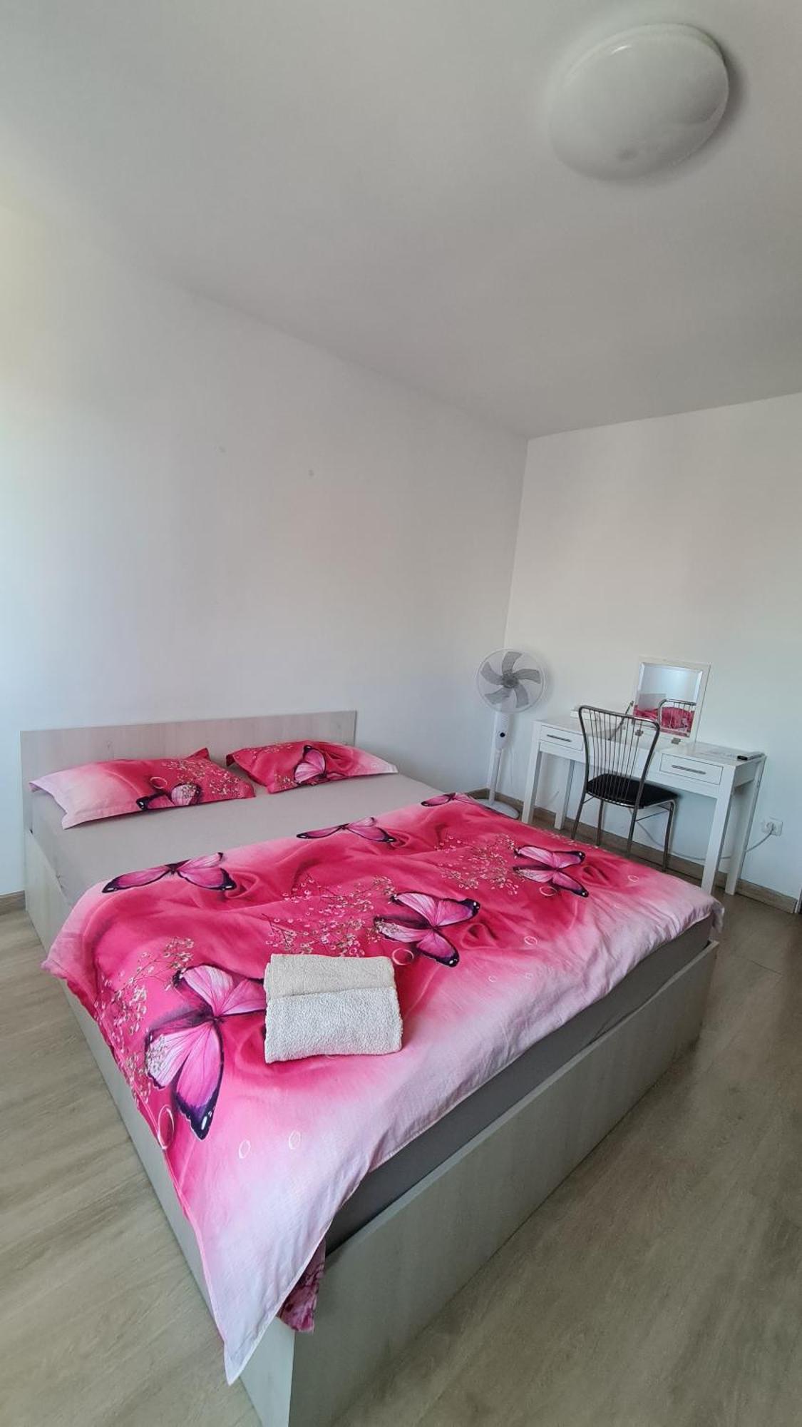 Garsoniera 30Mp Chrysflatty1 - Free Netflix Apartment Арад Екстериор снимка